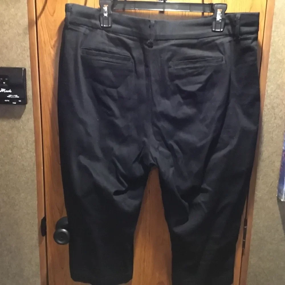 St. John’s Bay Black Crop Pants Women’s Size 16